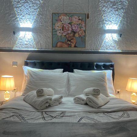 Anna Maria Greek Filoxenia Apartment بيرايوس المظهر الخارجي الصورة